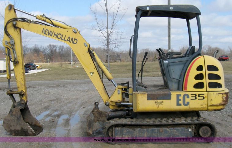 image for item 5691 New Holland EC35 compact excavator