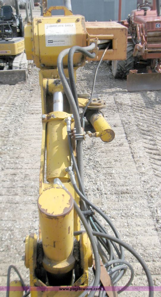 image for item 5693 Case 475 crawler tractor with vibratory plow