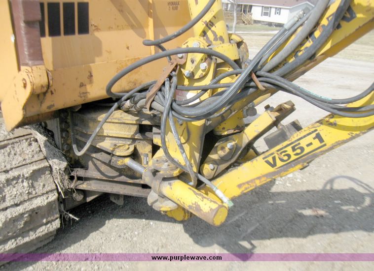 image for item 5693 Case 475 crawler tractor with vibratory plow