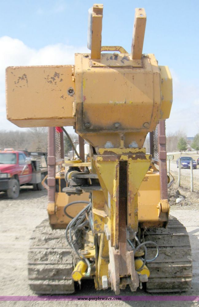 image for item 5693 Case 475 crawler tractor with vibratory plow