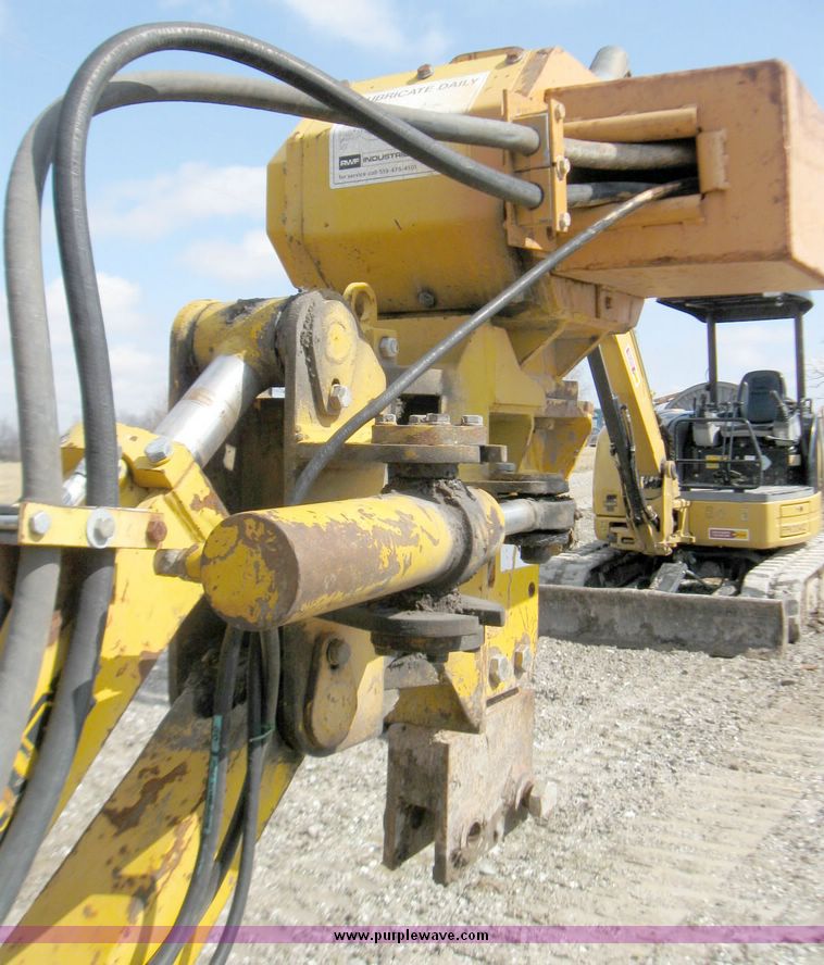 image for item 5693 Case 475 crawler tractor with vibratory plow