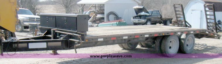 image for item 5697 2000 Hurst tandem axle trailer