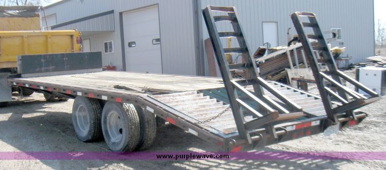 image for item 5697 2000 Hurst tandem axle trailer