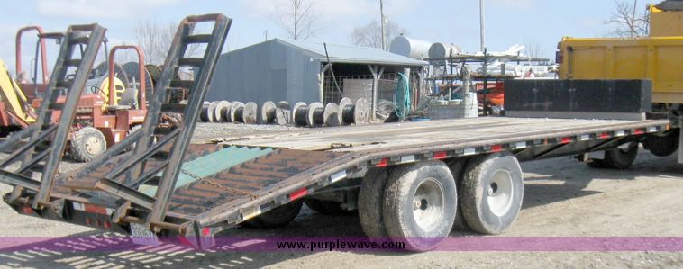image for item 5697 2000 Hurst tandem axle trailer