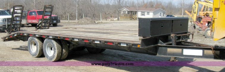 image for item 5697 2000 Hurst tandem axle trailer