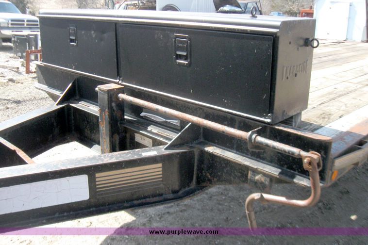 image for item 5697 2000 Hurst tandem axle trailer