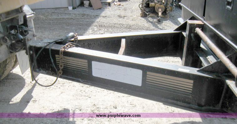 image for item 5697 2000 Hurst tandem axle trailer