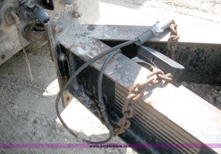 image for item 5697 2000 Hurst tandem axle trailer