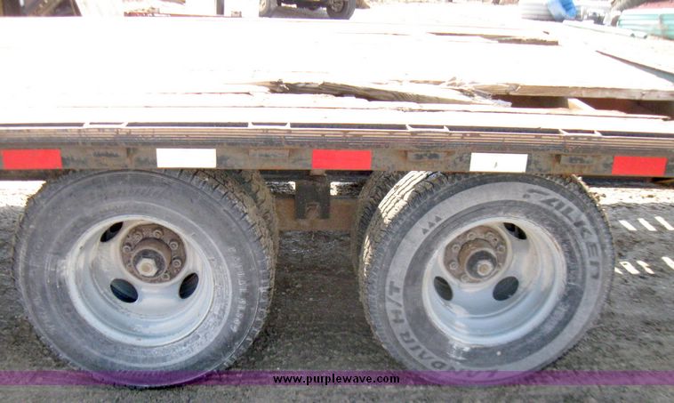 image for item 5697 2000 Hurst tandem axle trailer