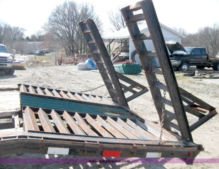 image for item 5697 2000 Hurst tandem axle trailer