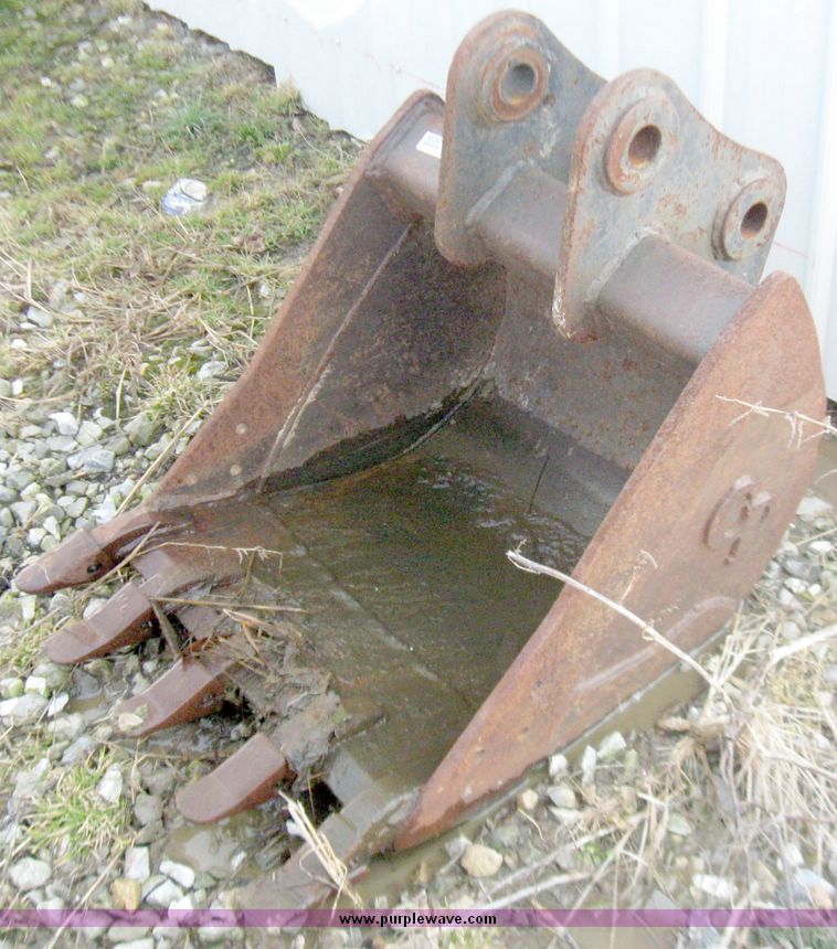 image for item 5699 24" CP excavator bucket