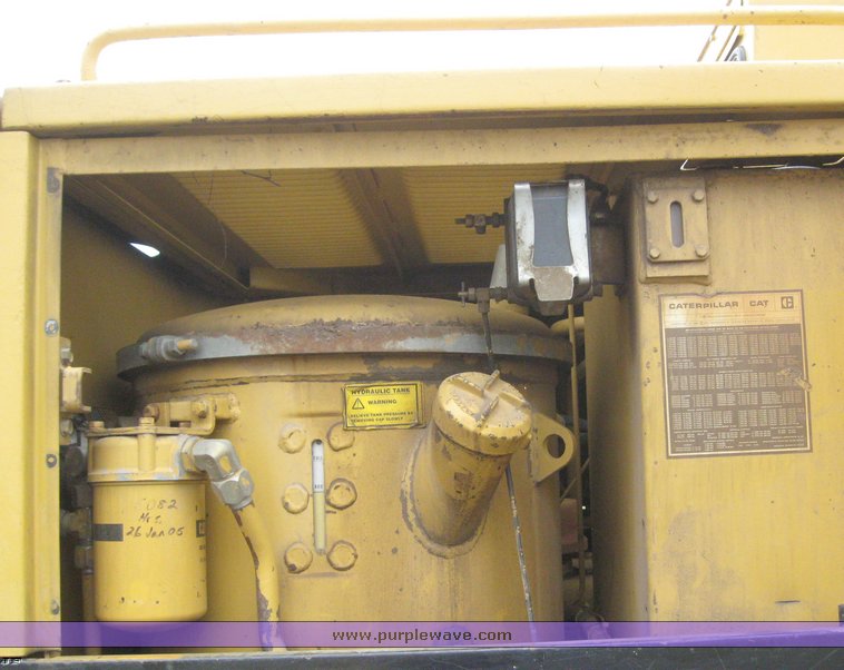 image for item 6039 1980 Caterpillar 215 excavator