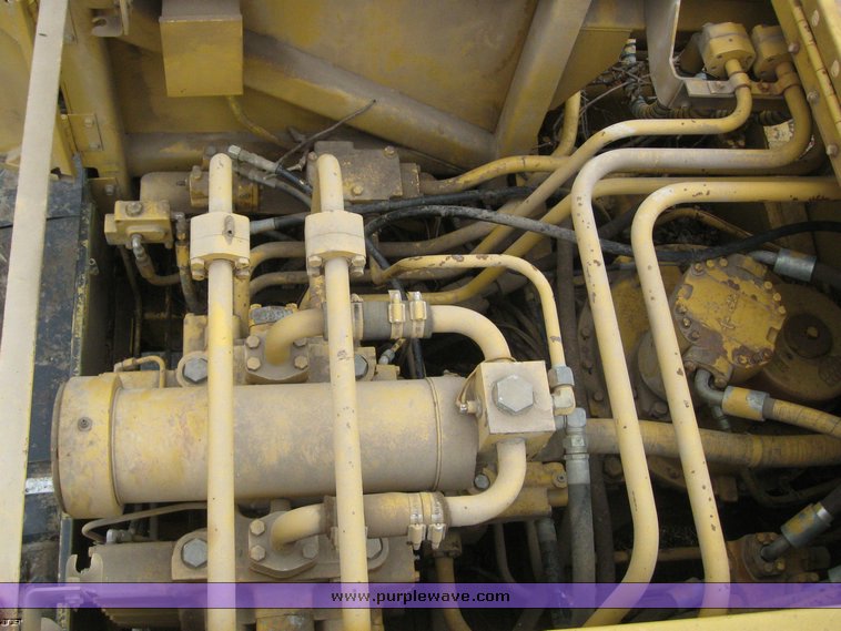 image for item 6039 1980 Caterpillar 215 excavator