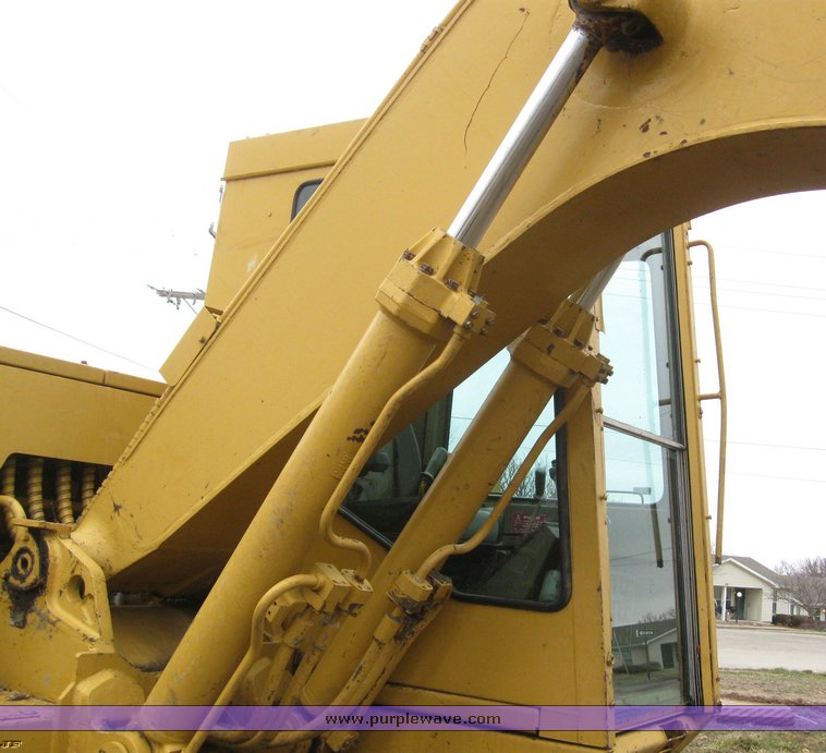image for item 6039 1980 Caterpillar 215 excavator