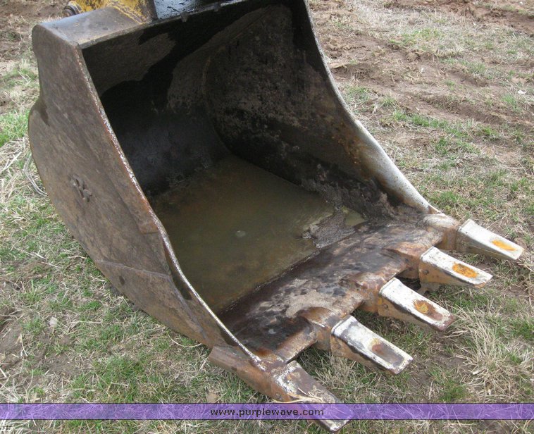 image for item 6039 1980 Caterpillar 215 excavator