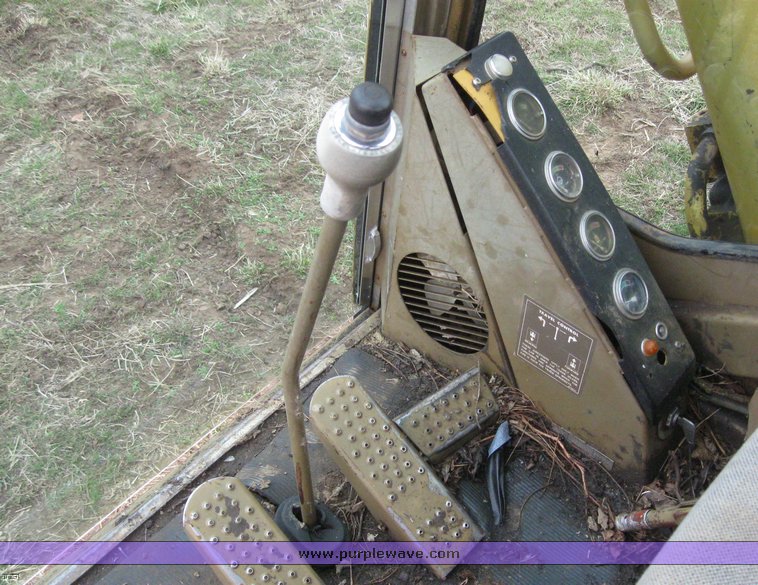 image for item 6039 1980 Caterpillar 215 excavator