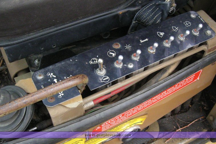 image for item 6039 1980 Caterpillar 215 excavator