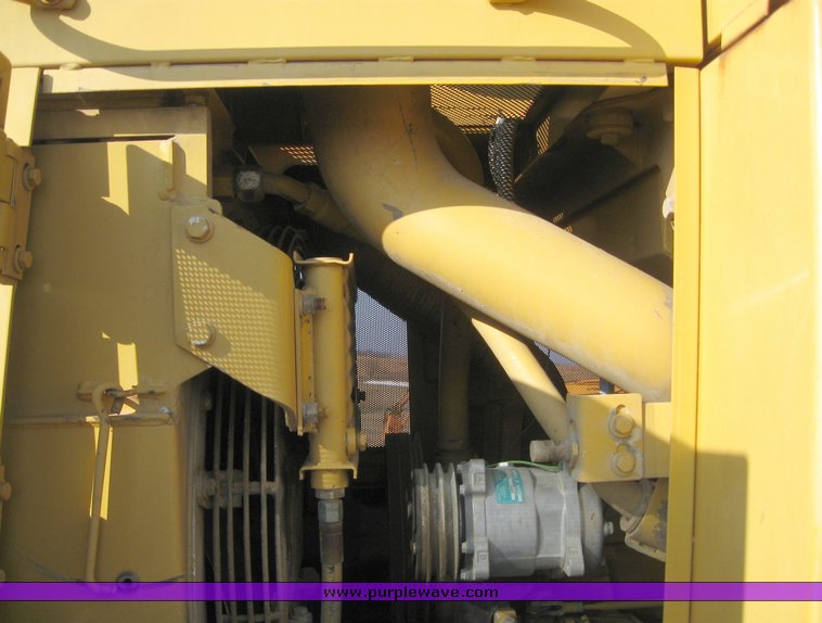 image for item 7720 1998 Caterpillar 963B crawler loader