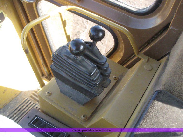 image for item 7720 1998 Caterpillar 963B crawler loader