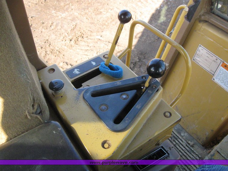 image for item 7720 1998 Caterpillar 963B crawler loader