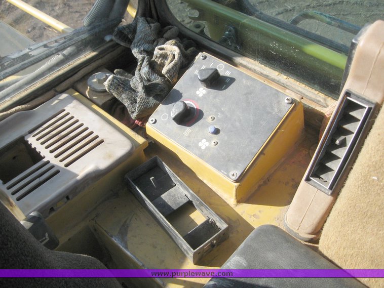 image for item 7720 1998 Caterpillar 963B crawler loader