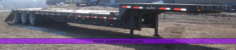 image for item 7721 1990 Transcraft triple axle trailer