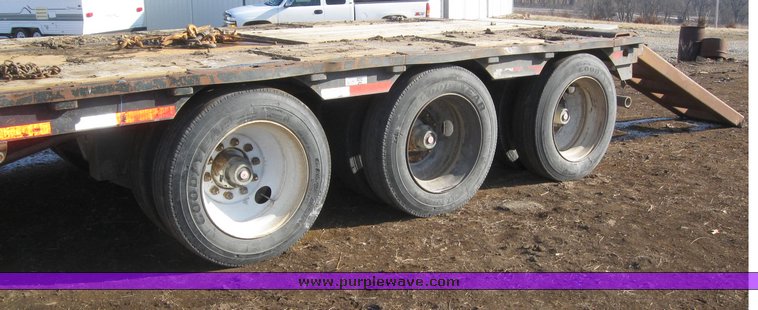 image for item 7721 1990 Transcraft triple axle trailer