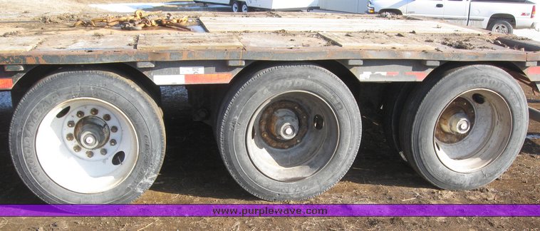 image for item 7721 1990 Transcraft triple axle trailer