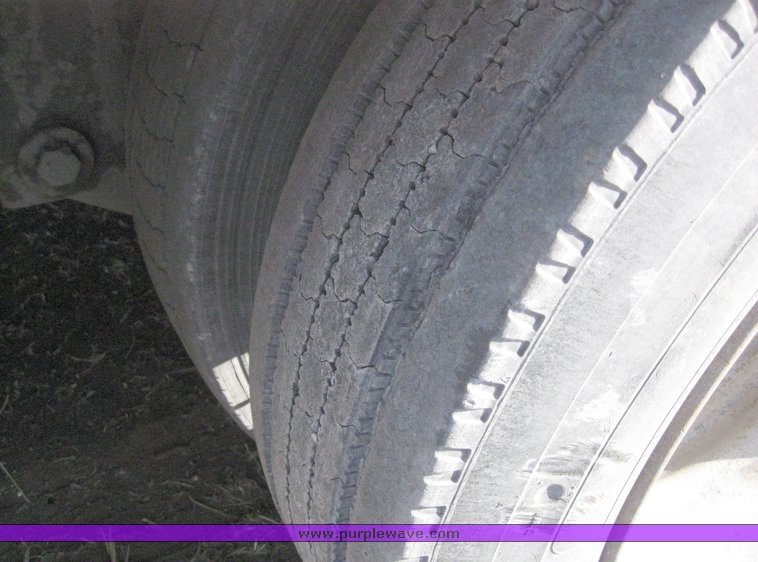 image for item 7721 1990 Transcraft triple axle trailer