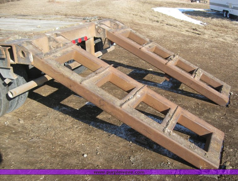 image for item 7721 1990 Transcraft triple axle trailer