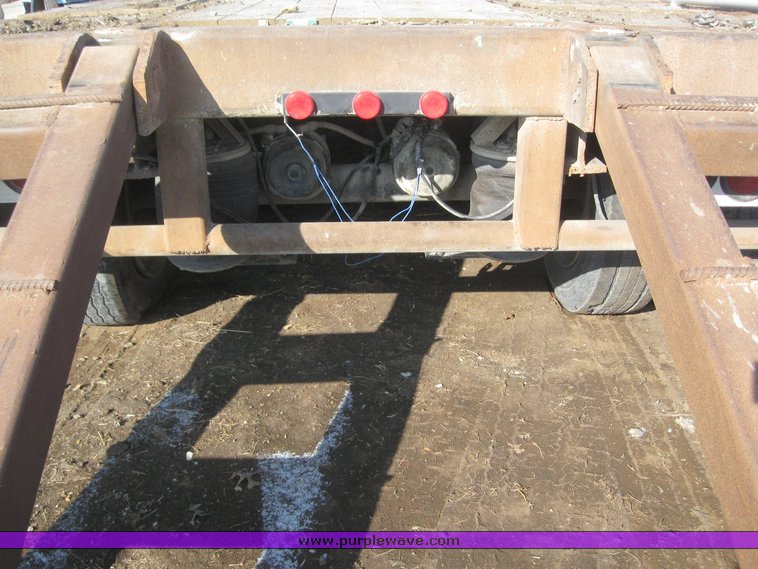 image for item 7721 1990 Transcraft triple axle trailer