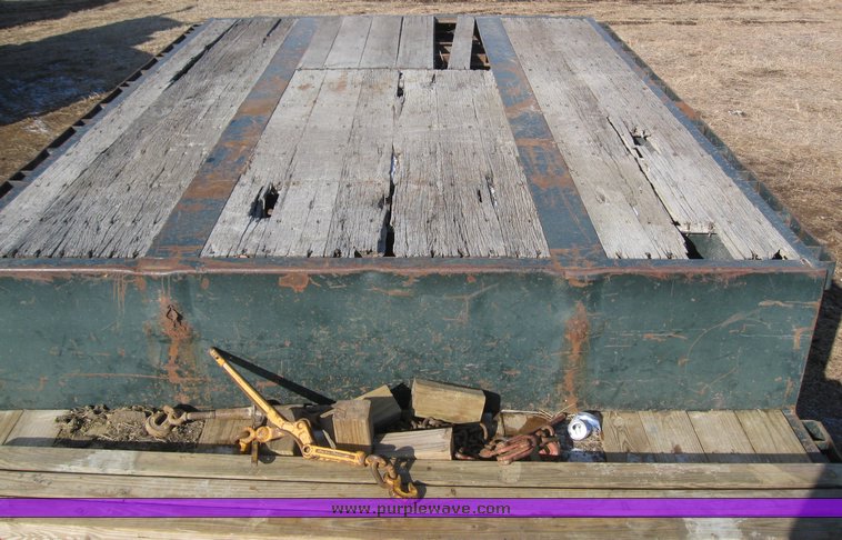 image for item 7721 1990 Transcraft triple axle trailer