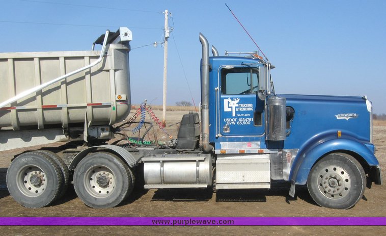 image for item 7722 1996 Kenworth W900B