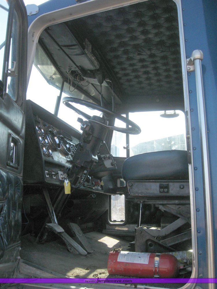 image for item 7722 1996 Kenworth W900B