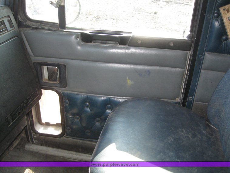 image for item 7722 1996 Kenworth W900B