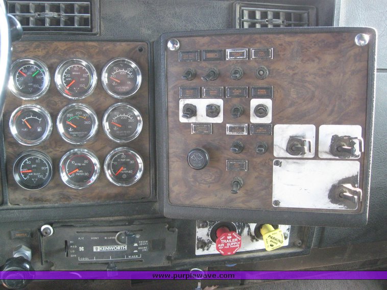 image for item 7722 1996 Kenworth W900B