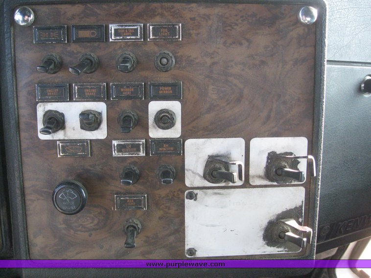 image for item 7722 1996 Kenworth W900B