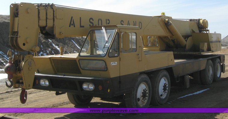image for item 7861 1972 P & H T-300 30 ton hydraulic truck crane