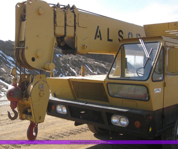 image for item 7861 1972 P & H T-300 30 ton hydraulic truck crane