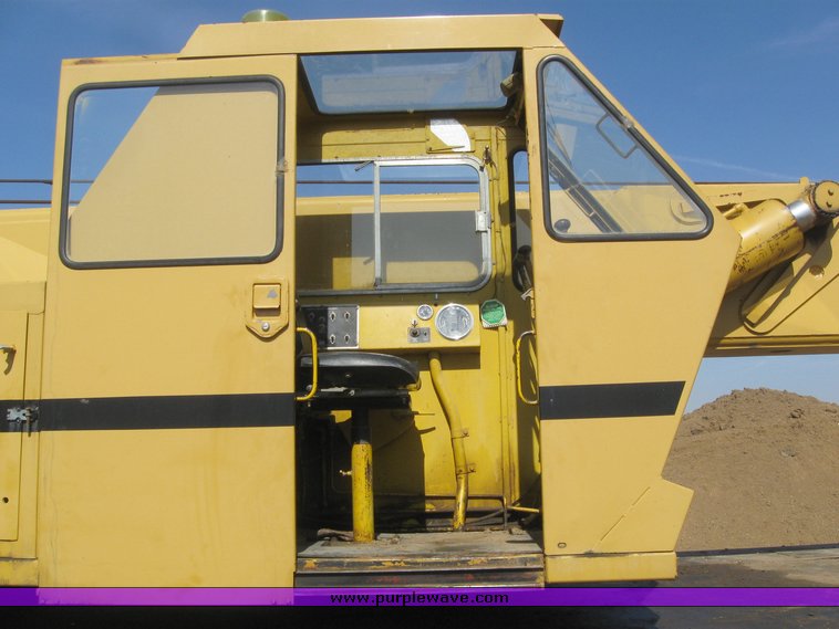 image for item 7861 1972 P & H T-300 30 ton hydraulic truck crane