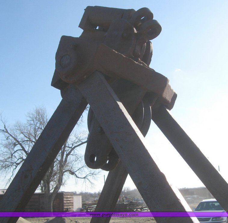 image for item 7873 Kiesler clamshell bucket