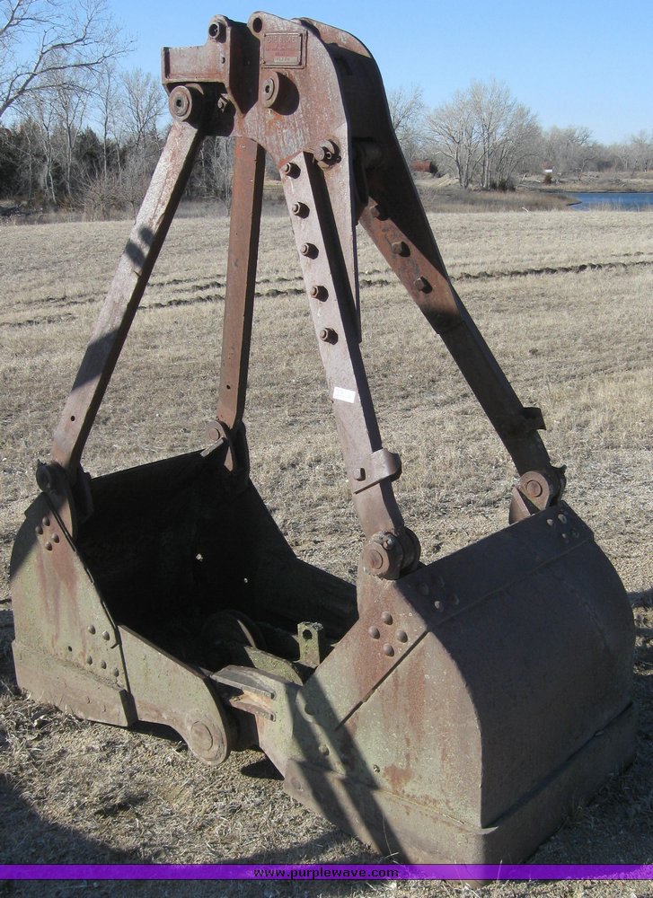image for item 7874 Erie Bucket clamshell bucket