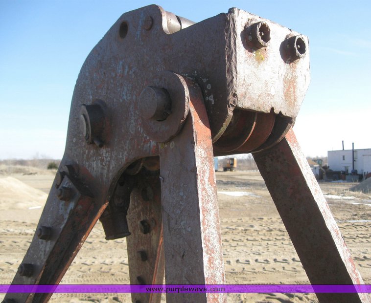 image for item 7874 Erie Bucket clamshell bucket