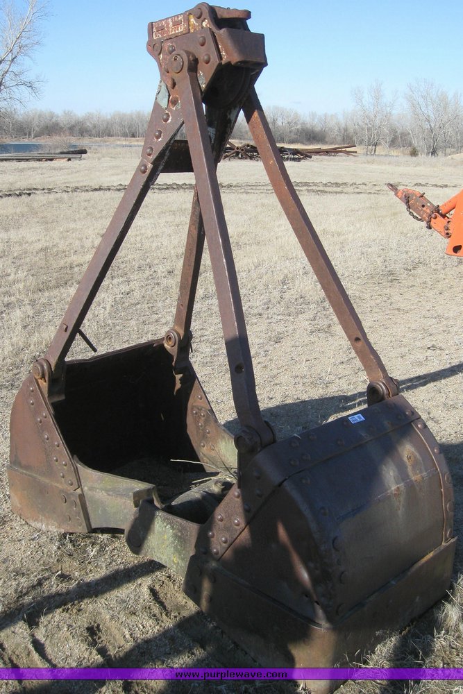 image for item 7875 Blaw-Knox clamshell bucket