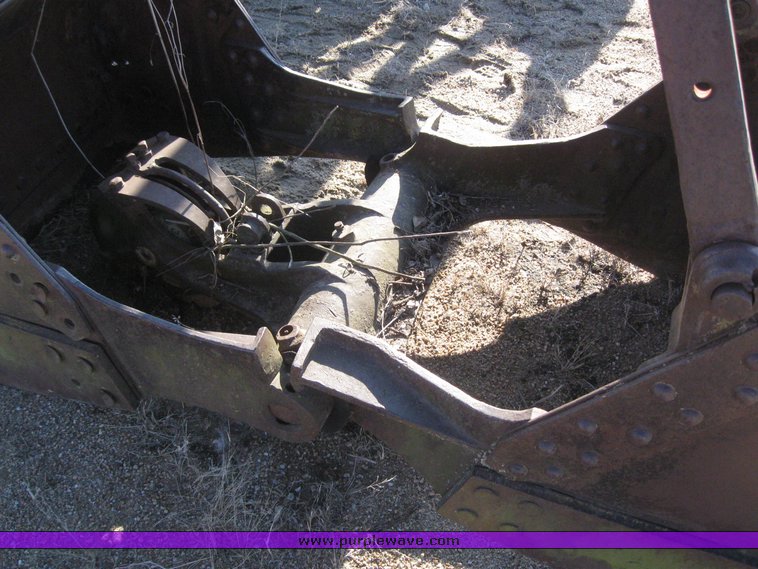 image for item 7875 Blaw-Knox clamshell bucket