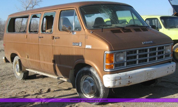 image for item 7878 1986 Dodge Ram Wagon B350