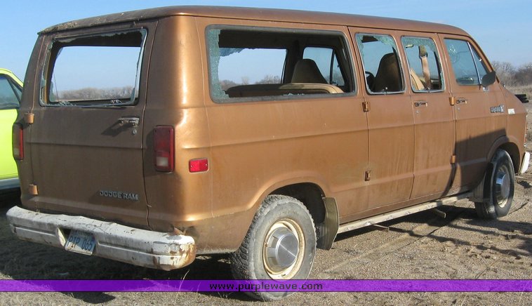 image for item 7878 1986 Dodge Ram Wagon B350
