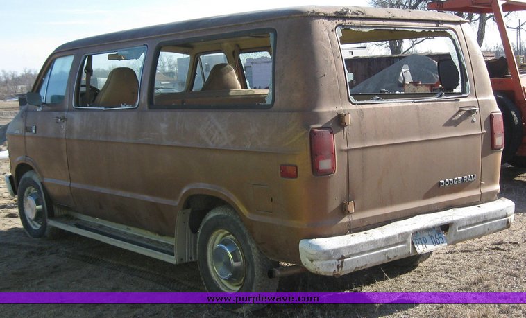 image for item 7878 1986 Dodge Ram Wagon B350
