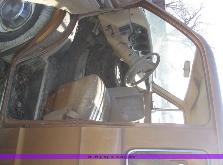 image for item 7878 1986 Dodge Ram Wagon B350