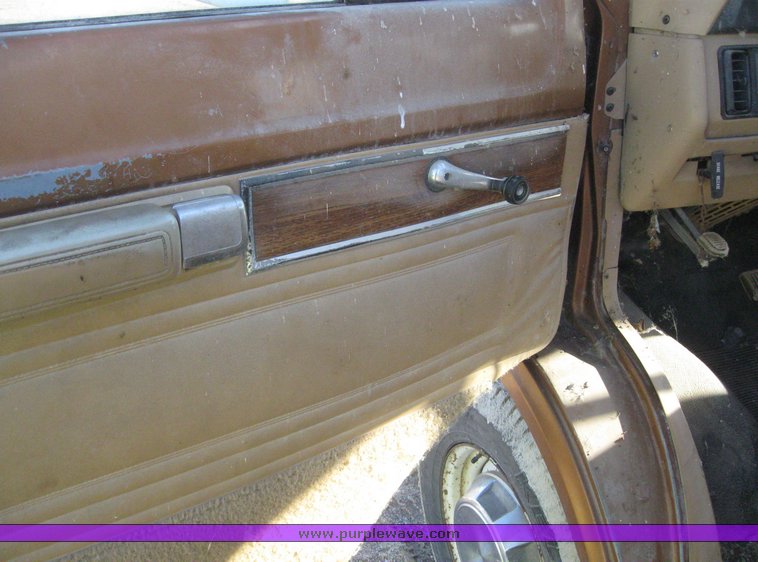 image for item 7878 1986 Dodge Ram Wagon B350